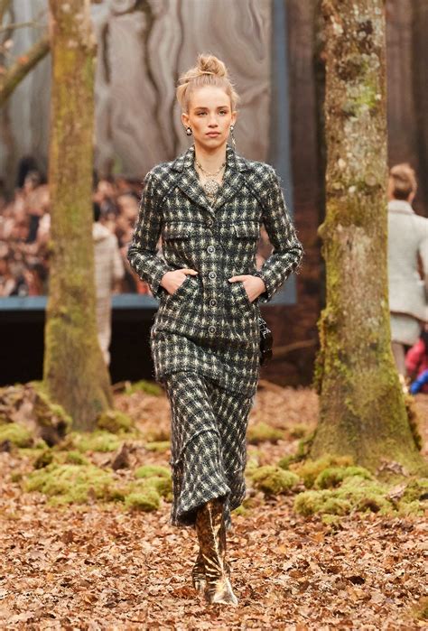 chanel autumn winter 2018 fashion show|Chanel runway dresses.